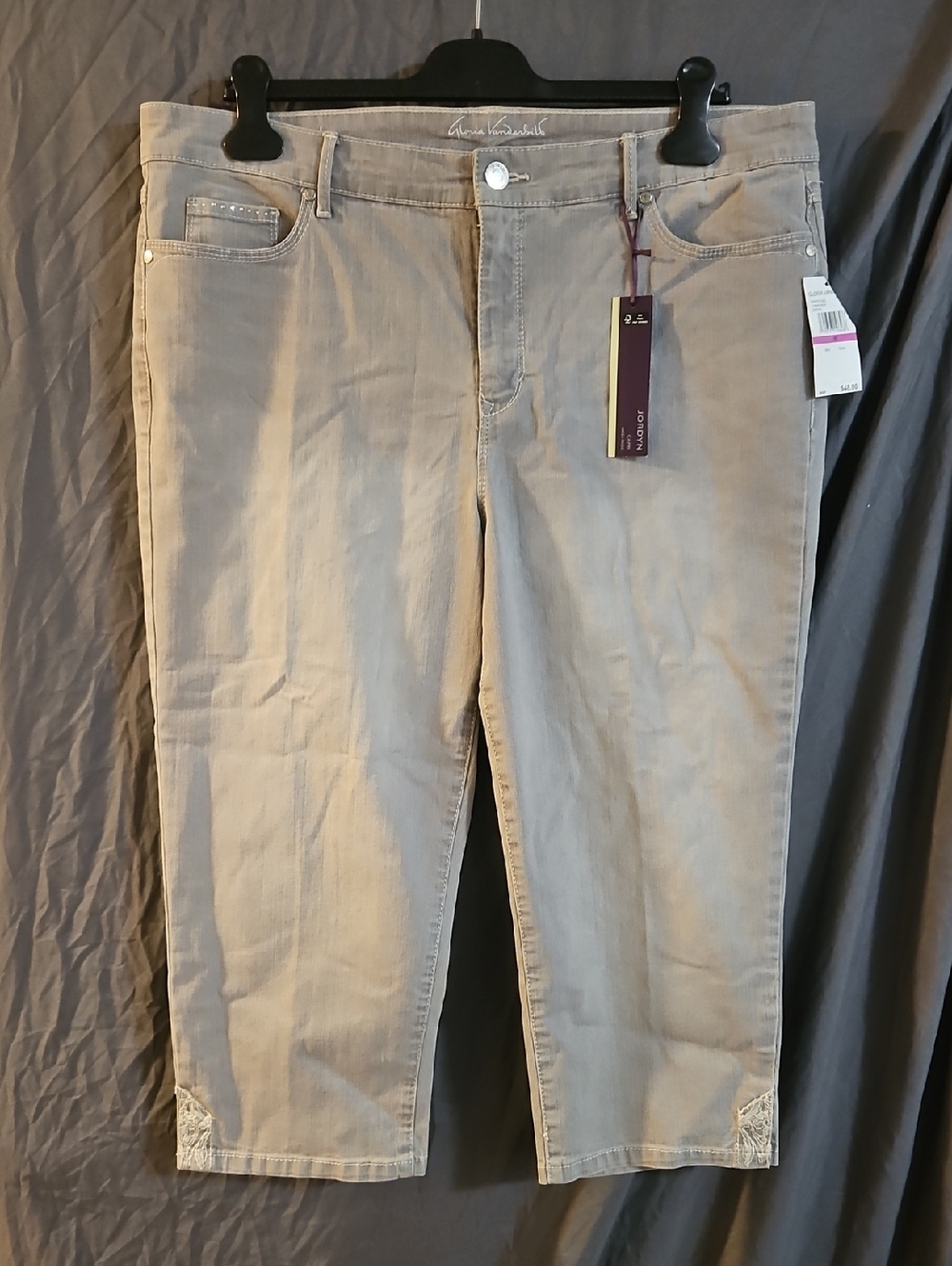 GLORIA VANDERBILT MID-RISE JORDYN CAPRI PANT: GRAY: NEW WITH TAGS: SIZE 16